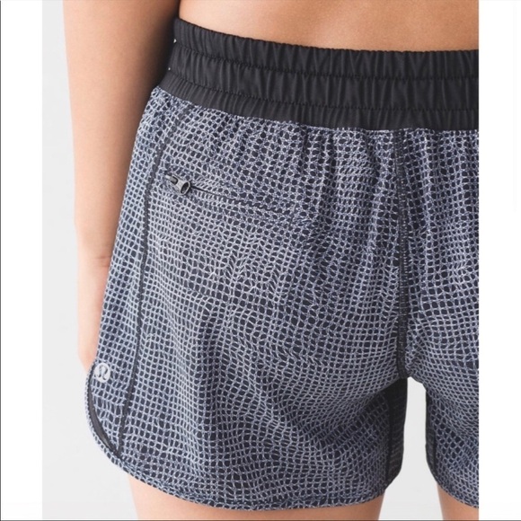 Lululemon Fall Net Print Drawstring Mesh Inset Running Hotty Hot Shorts - Picture 3 of 9